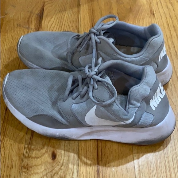 Nike women’s‎ roshe sneakers - Picture 3 of 6